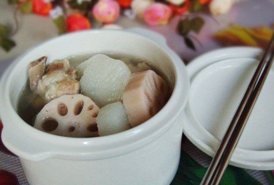 眉豆木瓜猪骨汤炖煮过程图