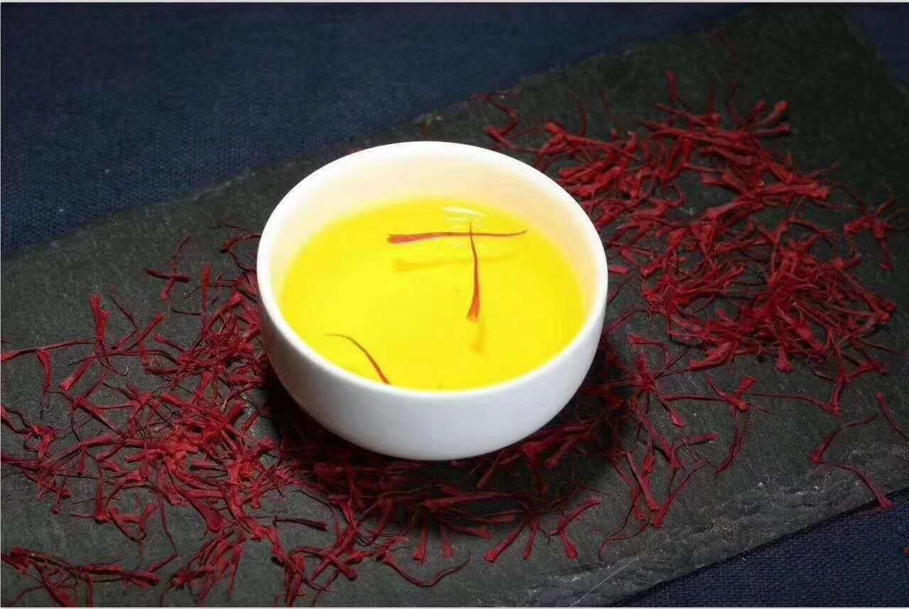 红茶冲泡与柠檬切片展示