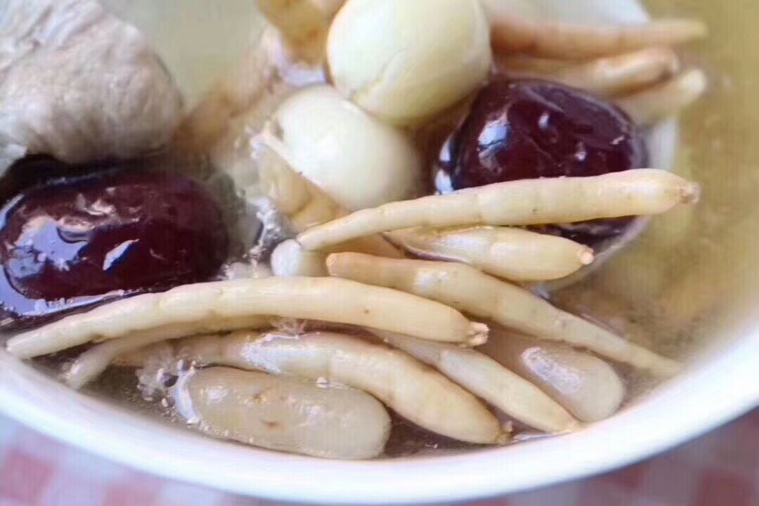 麦冬沙参太子参炖汤图