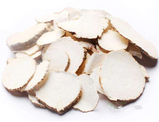 白芷在厨房与药房的不同应用场景对比图