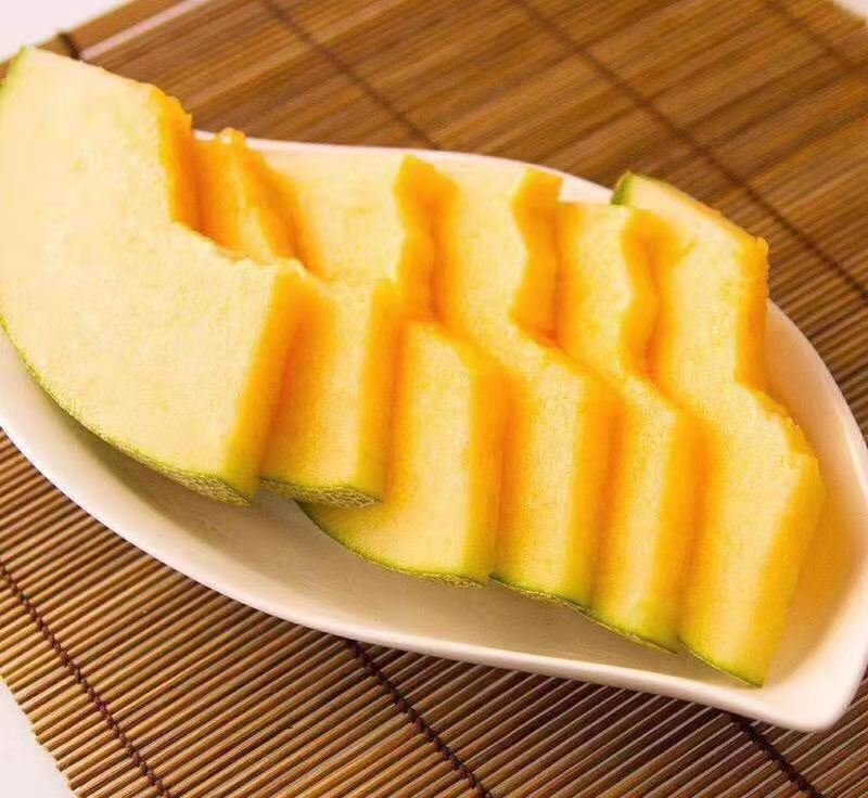 展示哈密瓜在蒸锅中蒸制的状态 哈密瓜蒸制图
