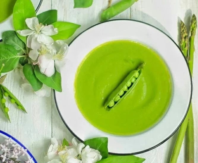 青豌豆奶油浓汤特写