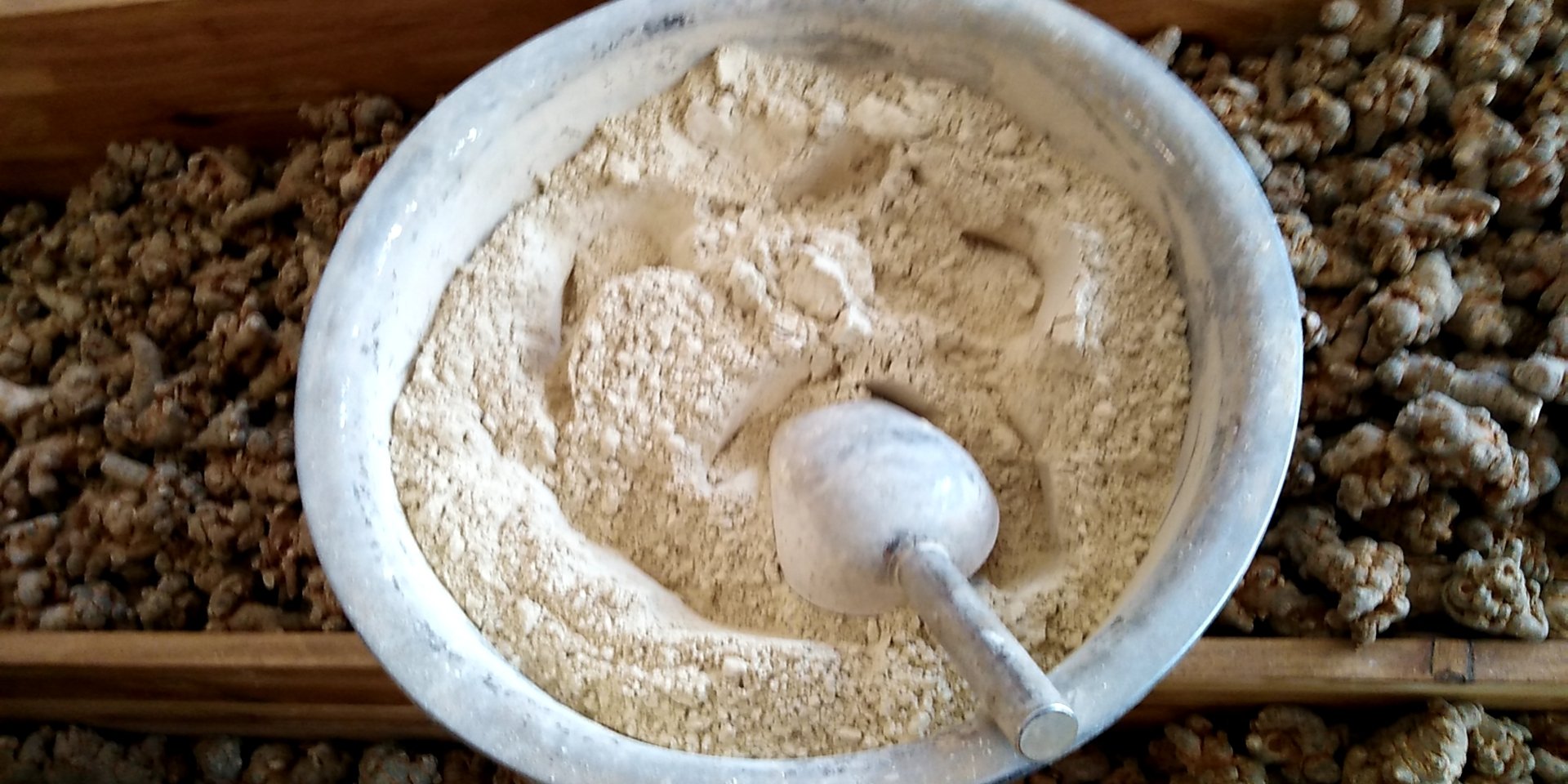 三七粉与温水调和的步骤