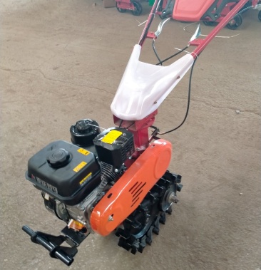 男女老少轻松操作微耕机气死驴单链轨微耕机施肥播种机