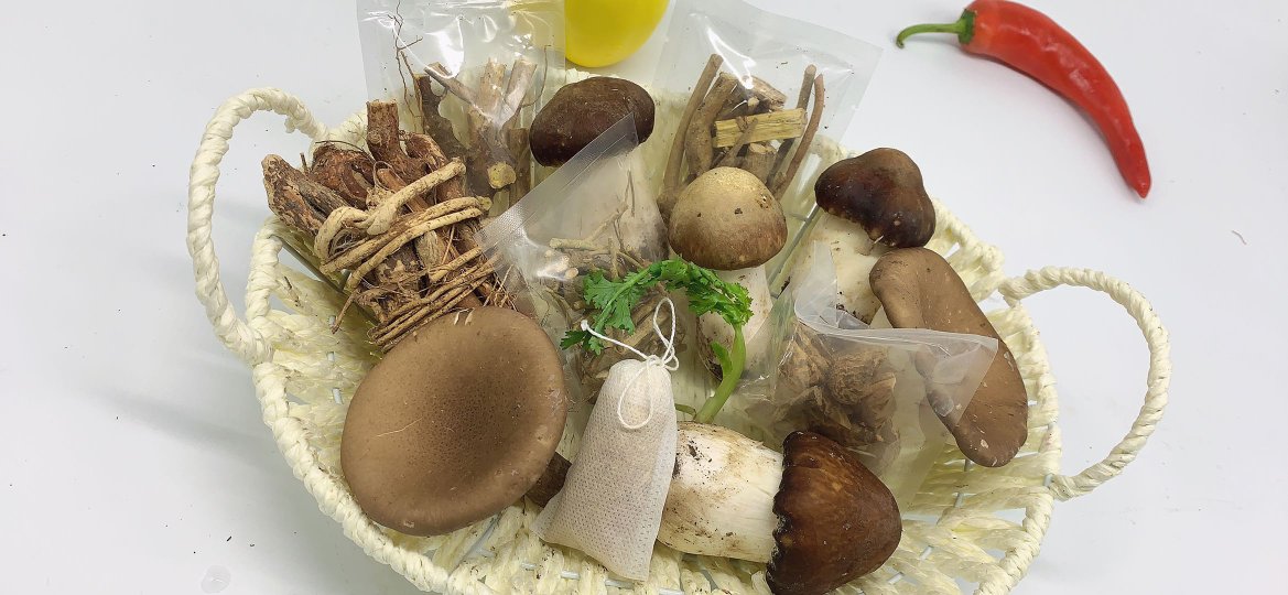 泡椒与野生菌食材展示