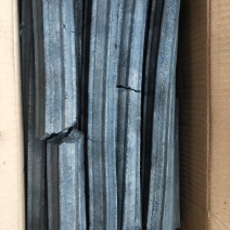 机制木炭，高温炭，烧烤炭，纯松木炭。机制