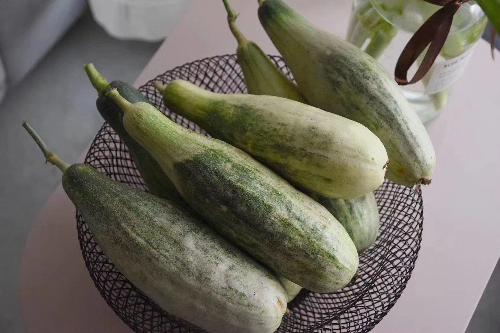 羊角蜜甜瓜在果篮中摆放