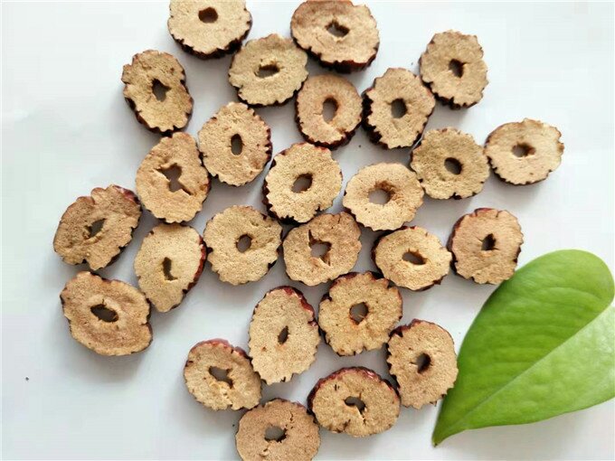 红枣清洗与切片过程