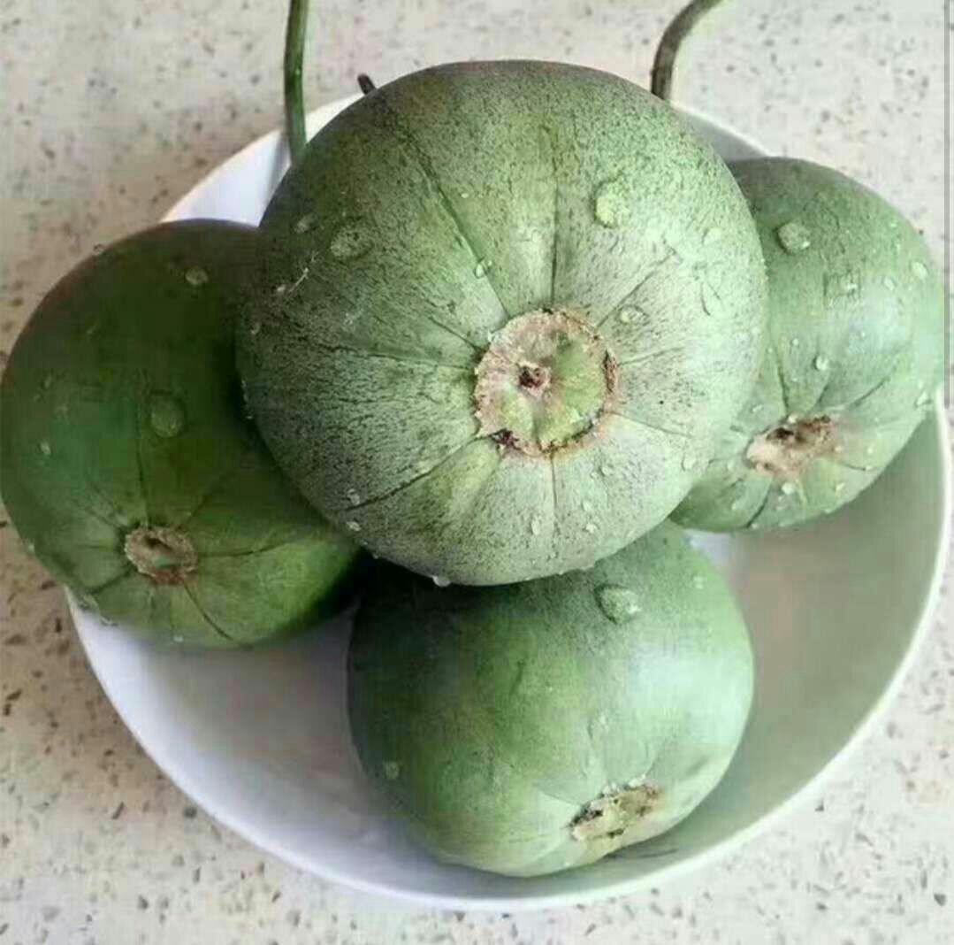 花蕾甜瓜切片摆盘食用场景