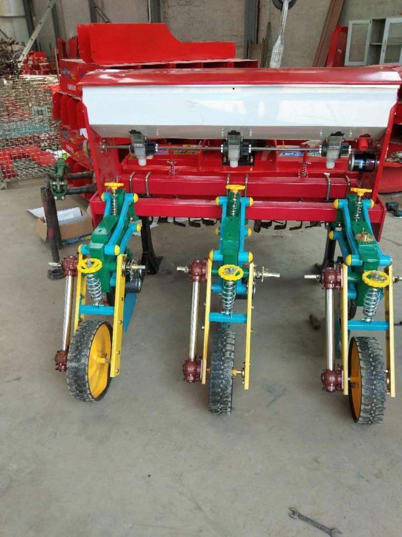 玉米播种机免耕施肥大豆玉米播种机小四轮手扶拖拉机