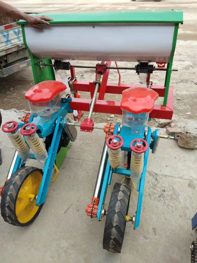玉米播种机免耕施肥大豆玉米播种机小四轮手扶拖拉机