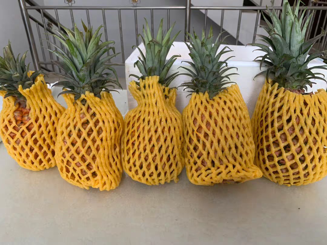 黄菠萝木雕刻工艺品展示