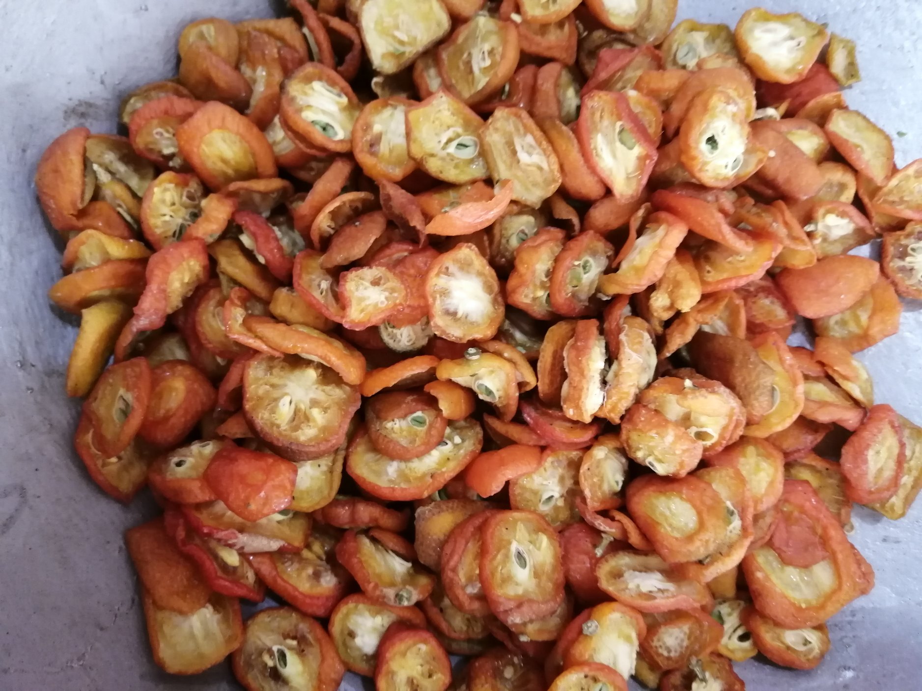 金桔切片展示果肉结构