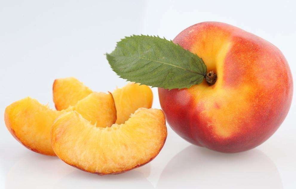 518油桃切开图示