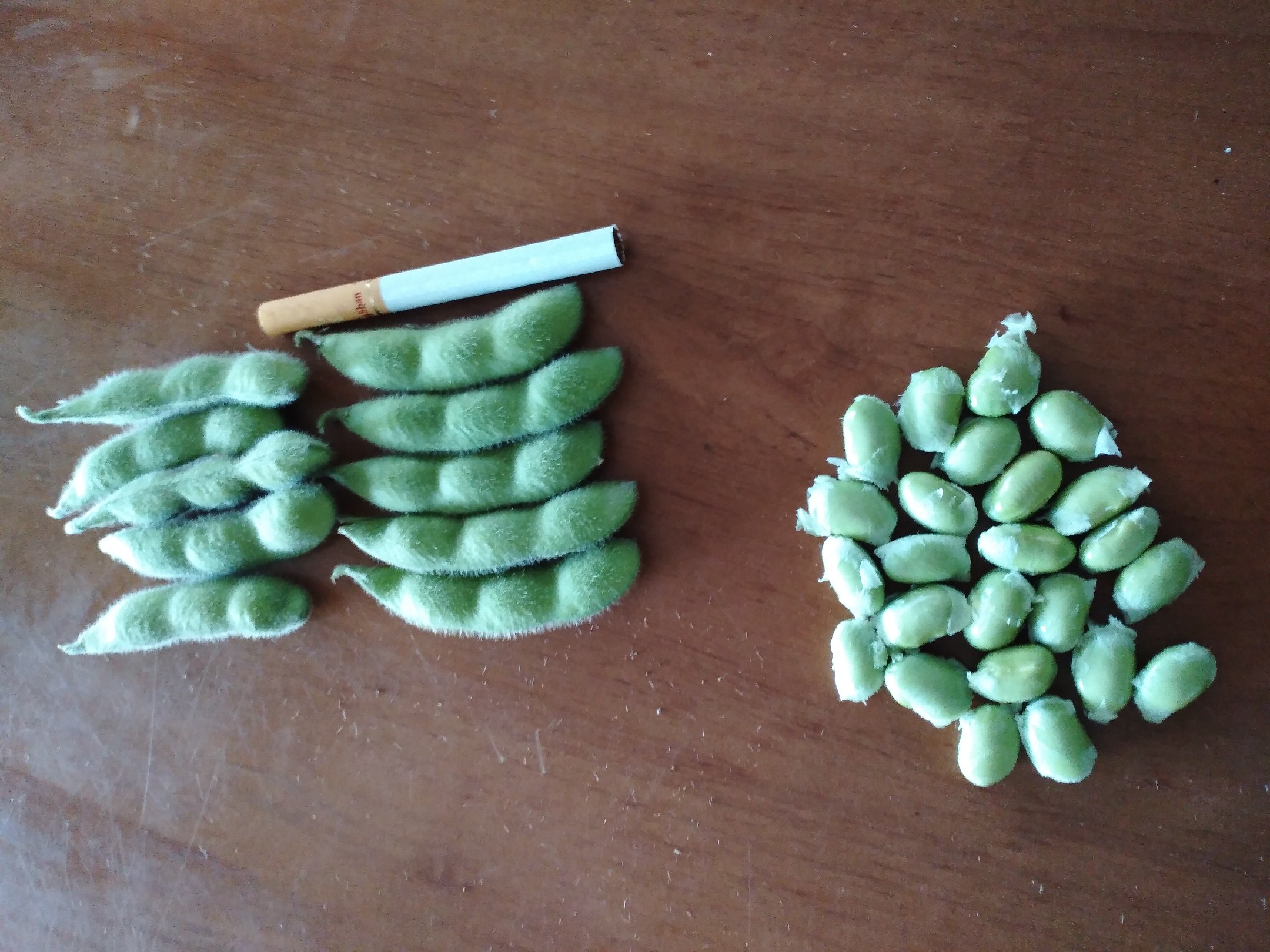 剥毛豆前后对比图
