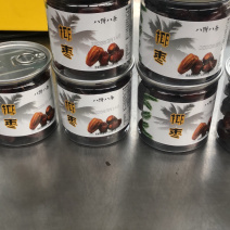 黄色椰枣和黑色椰枣