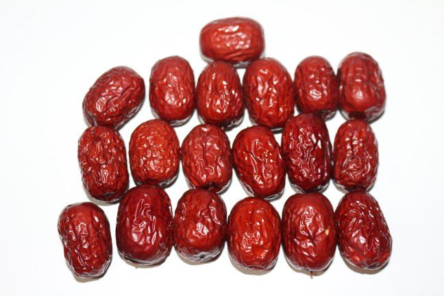 若羌灰枣成熟期果实特写,果皮呈深灰褐色,果肉饱满 若羌灰枣成熟期果实特写