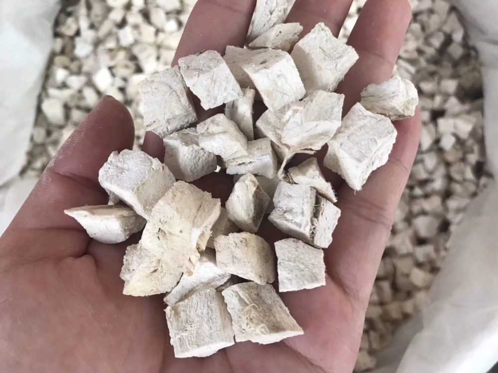 葛根提取物分子结构与药理作用示意图