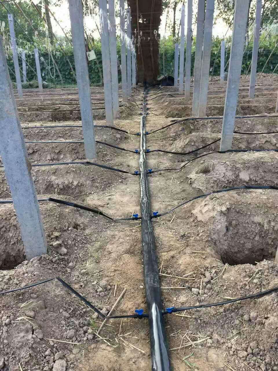 [滴灌带批发]滴灌带灌溉pe 黑色主管水带双层复合1寸至4寸规格齐全