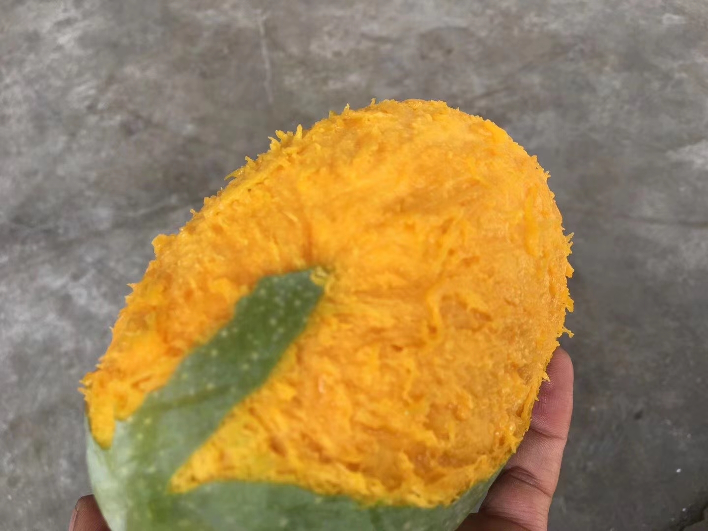 凯特芒切开展示果肉状态