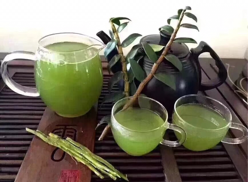 石斛与西洋参泡水过程图