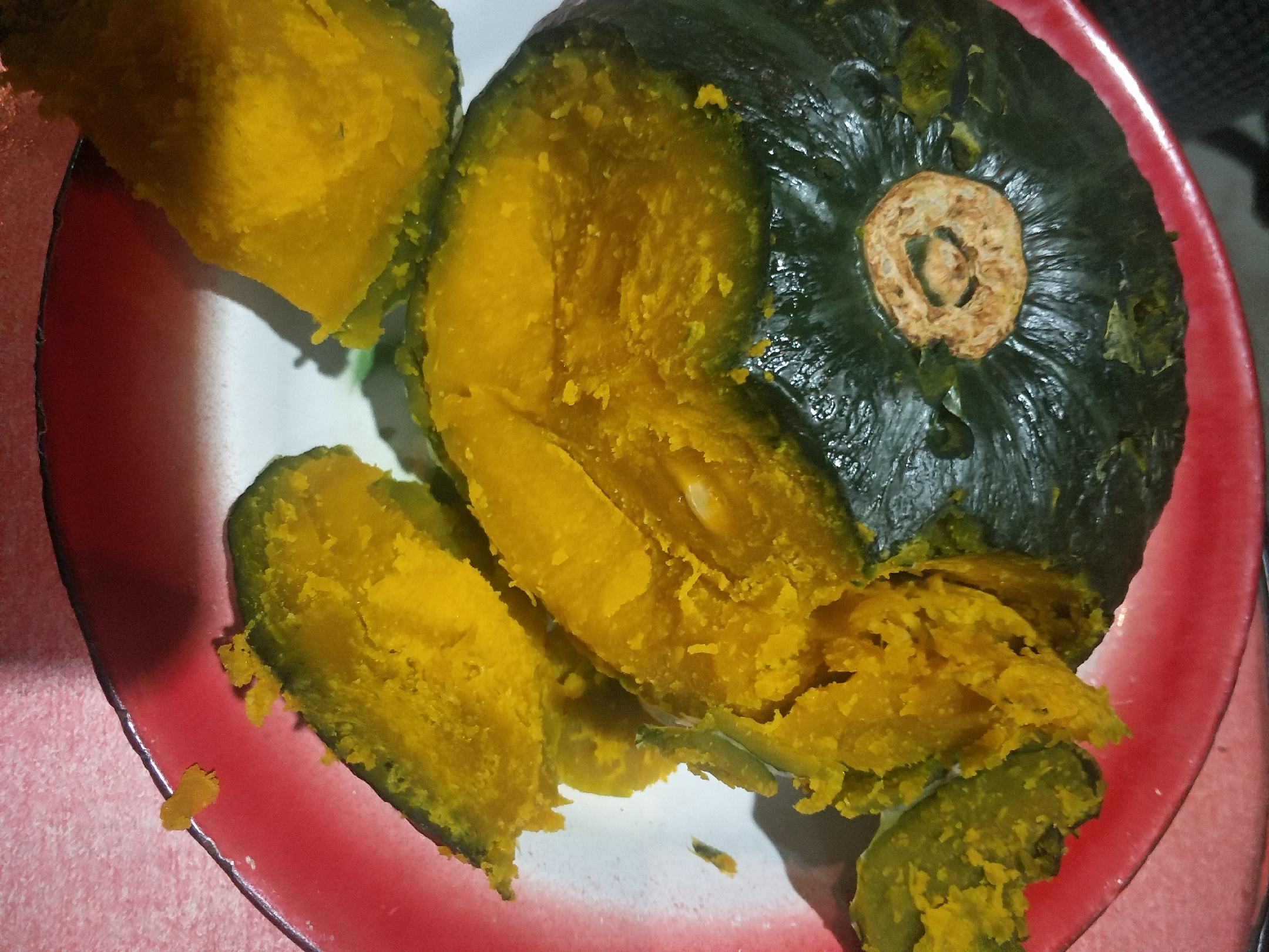 蒸熟的板栗南瓜切开效果图