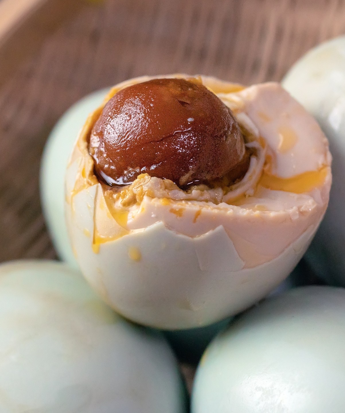 广西北部湾流油红心海鸭蛋60-70克厂家批发包邮