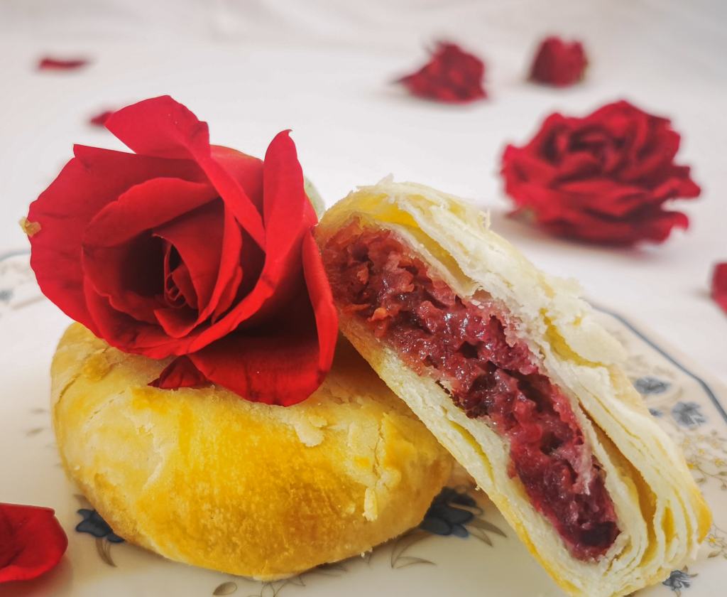 完成后的阳光玫瑰慕斯成品图