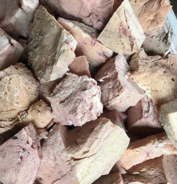 [奶渣批发]厂家直销熟奶块(牛奶渣)熟度好去油散装50斤一箱价格10.