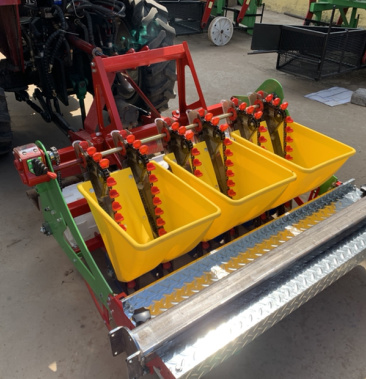 2020新款大蒜播种机全自动播种机械老利富农牌