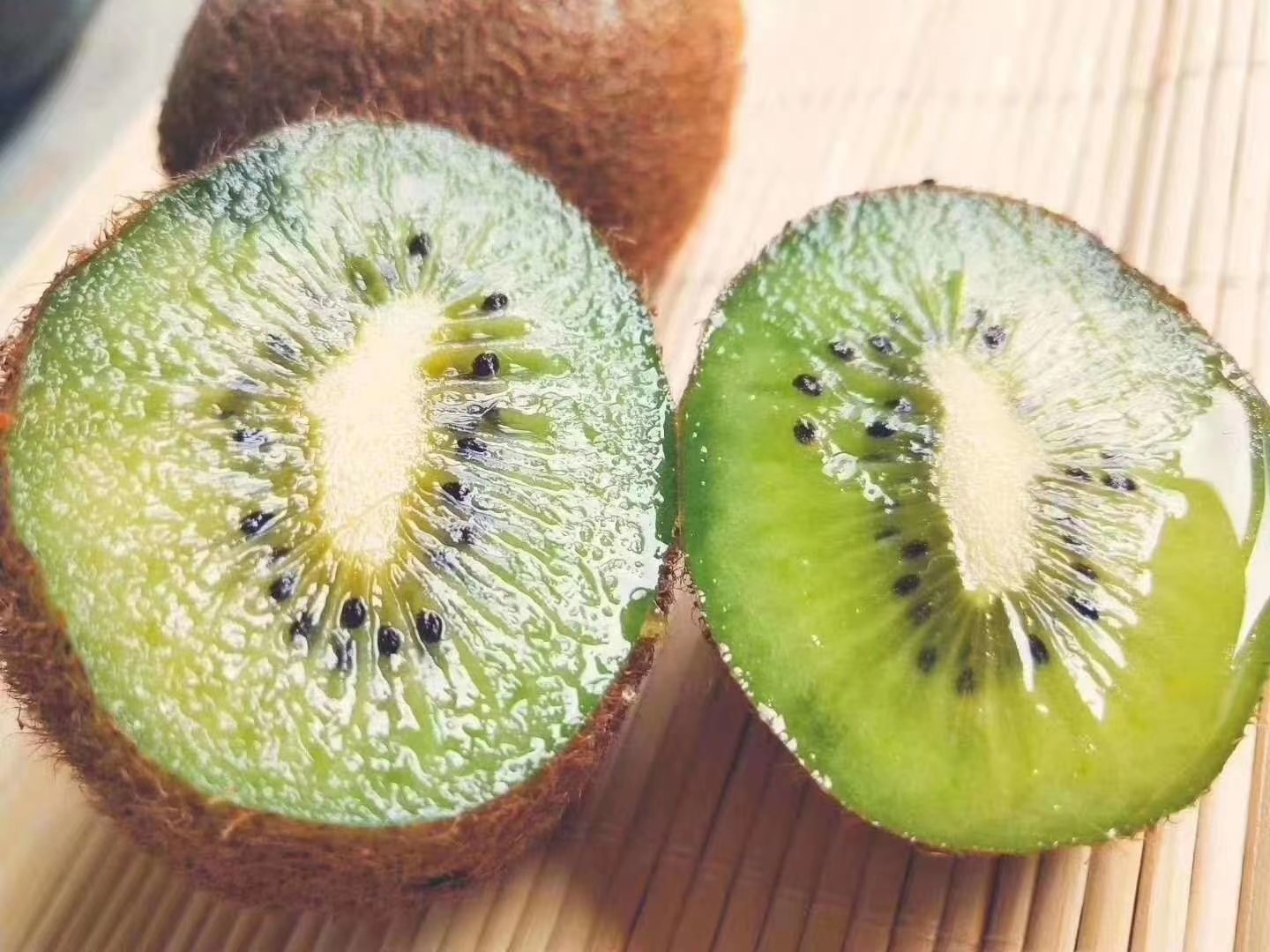 徐香猕猴桃切开特写