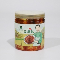 宣城爱宣豪公司《爱宣味》牌豆腐乳，用传统家庭式手工方法腌