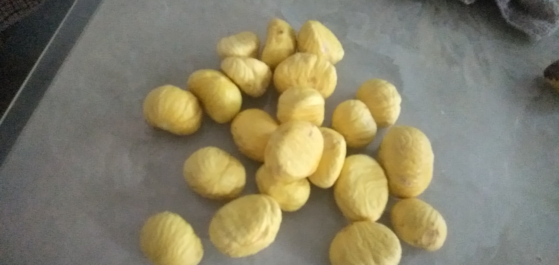 油栗去壳前后对比图