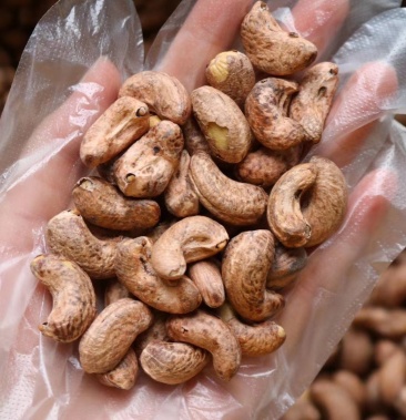 广州人小号炭烧腰果足干精选货口感很脆办公室零食一件代发