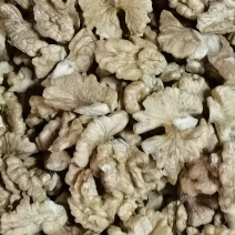 云南核浅色桃仁，榨油核桃仁，手工剥壳，人工挑选。