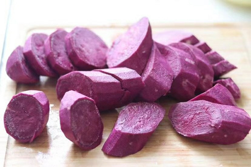 紫薯切片过程特写