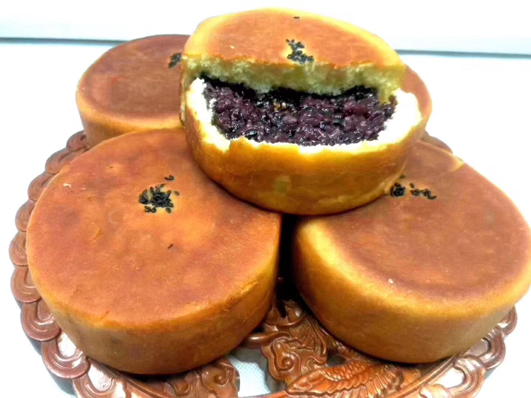 蜂蜜与黑芝麻搭配食用场景图