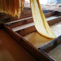 广东正宗和平贝墩农家腐竹山泉水制作可以根据自己的要求包装