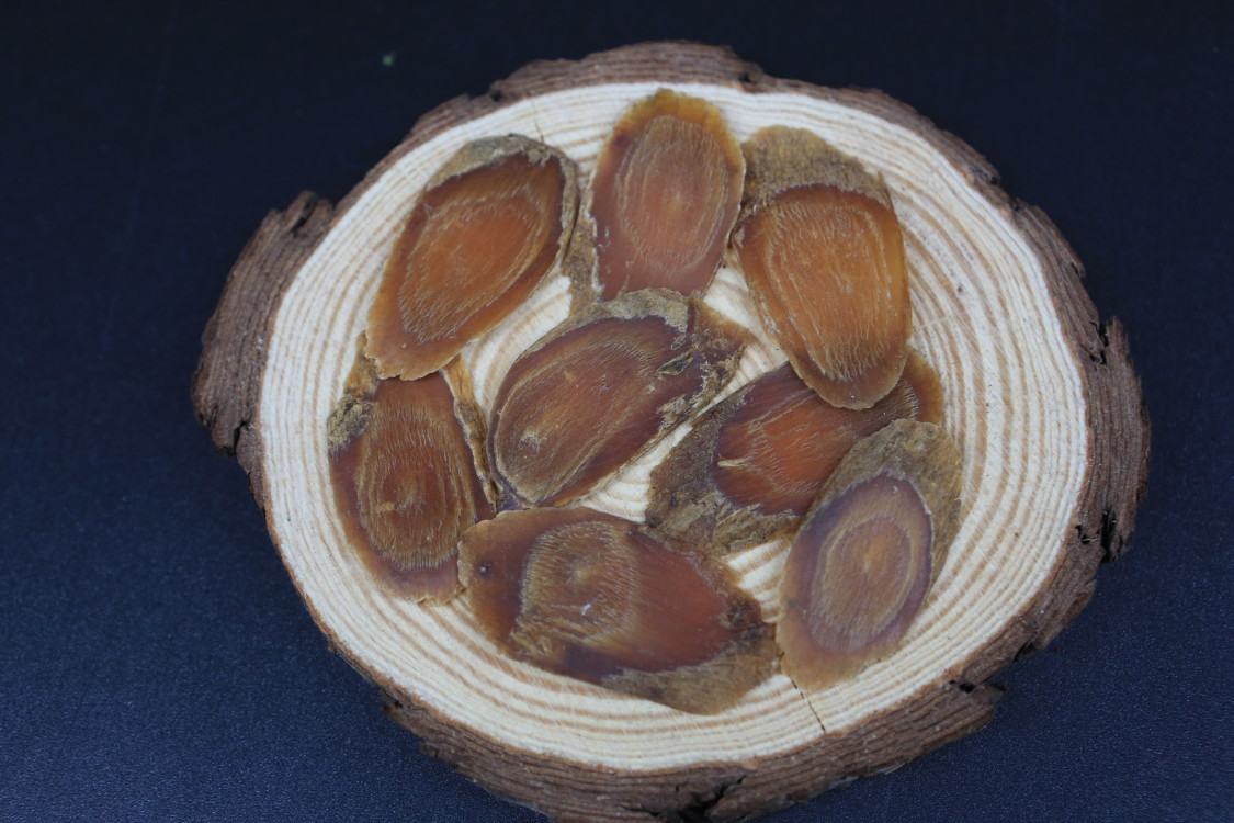 花旗参切片与泡茶示意图