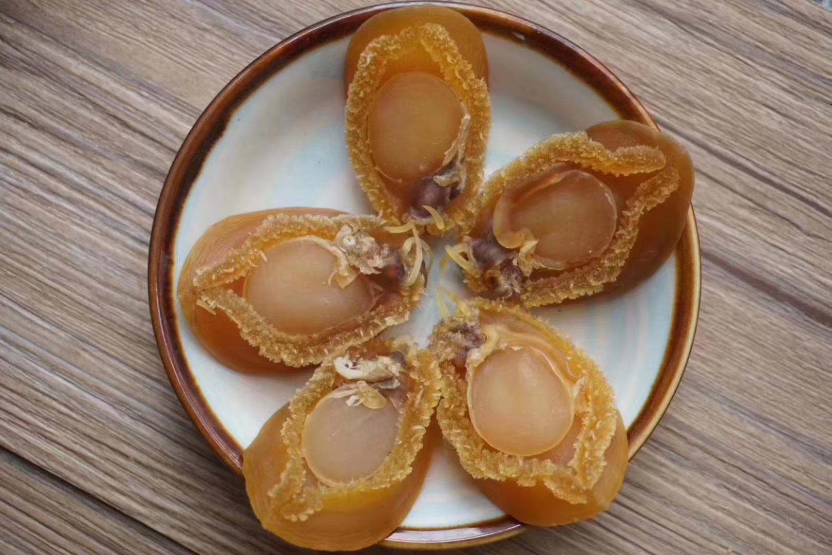 鲍鱼与生蚝摆盘图