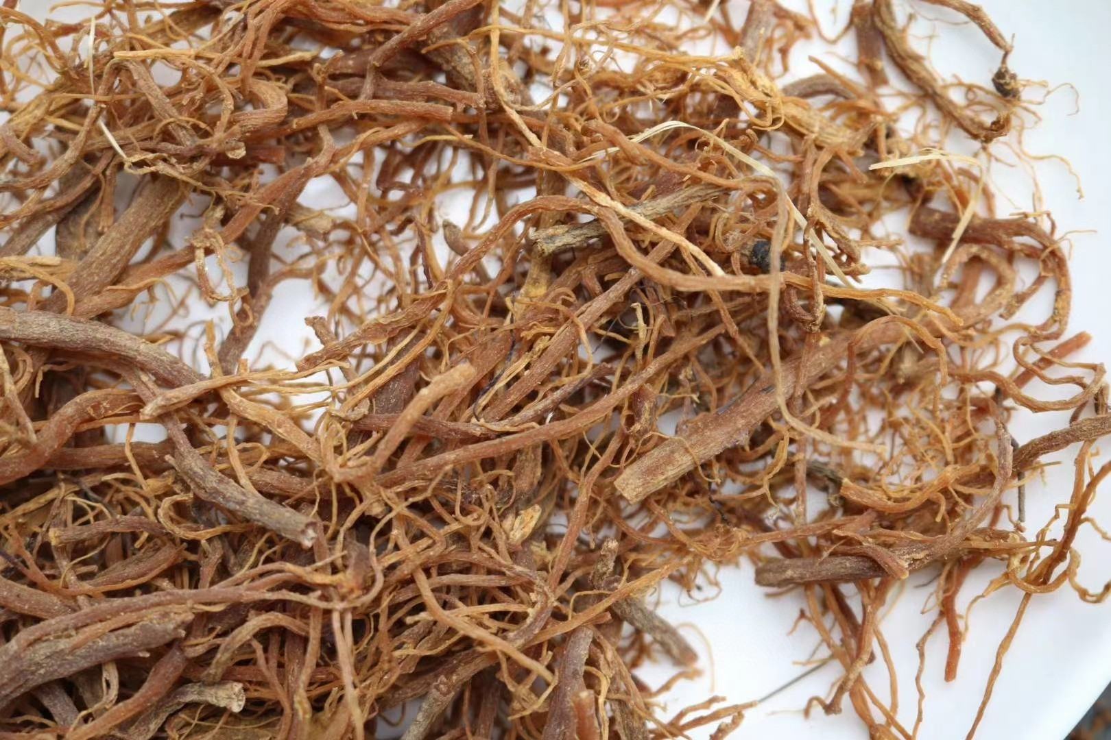 红参须与红参片对比图