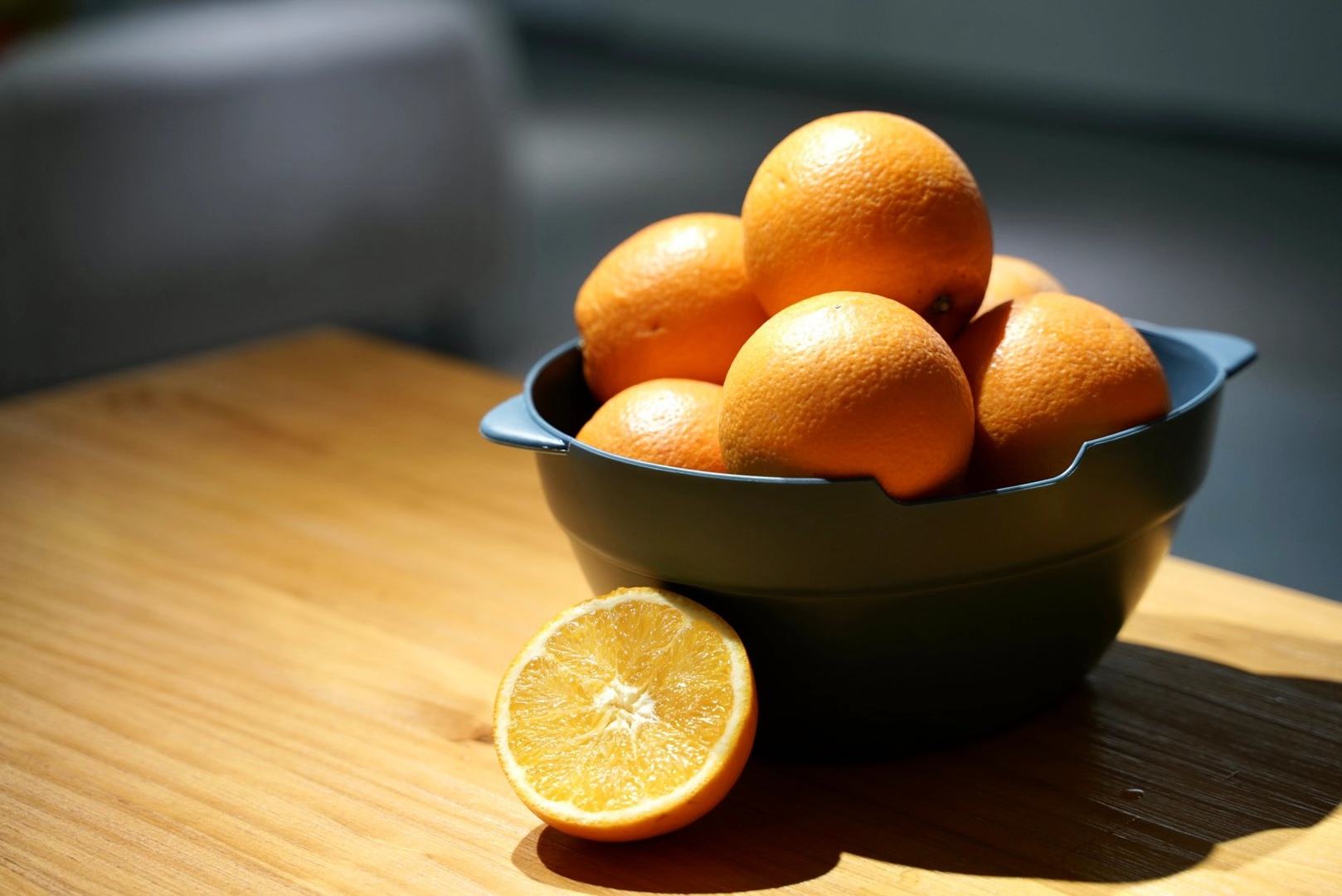 荷尔脐橙切开展示内部结构