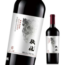 河北省张家口市怀来沙城产区优质晚采收，高糖度葡萄酿造而成