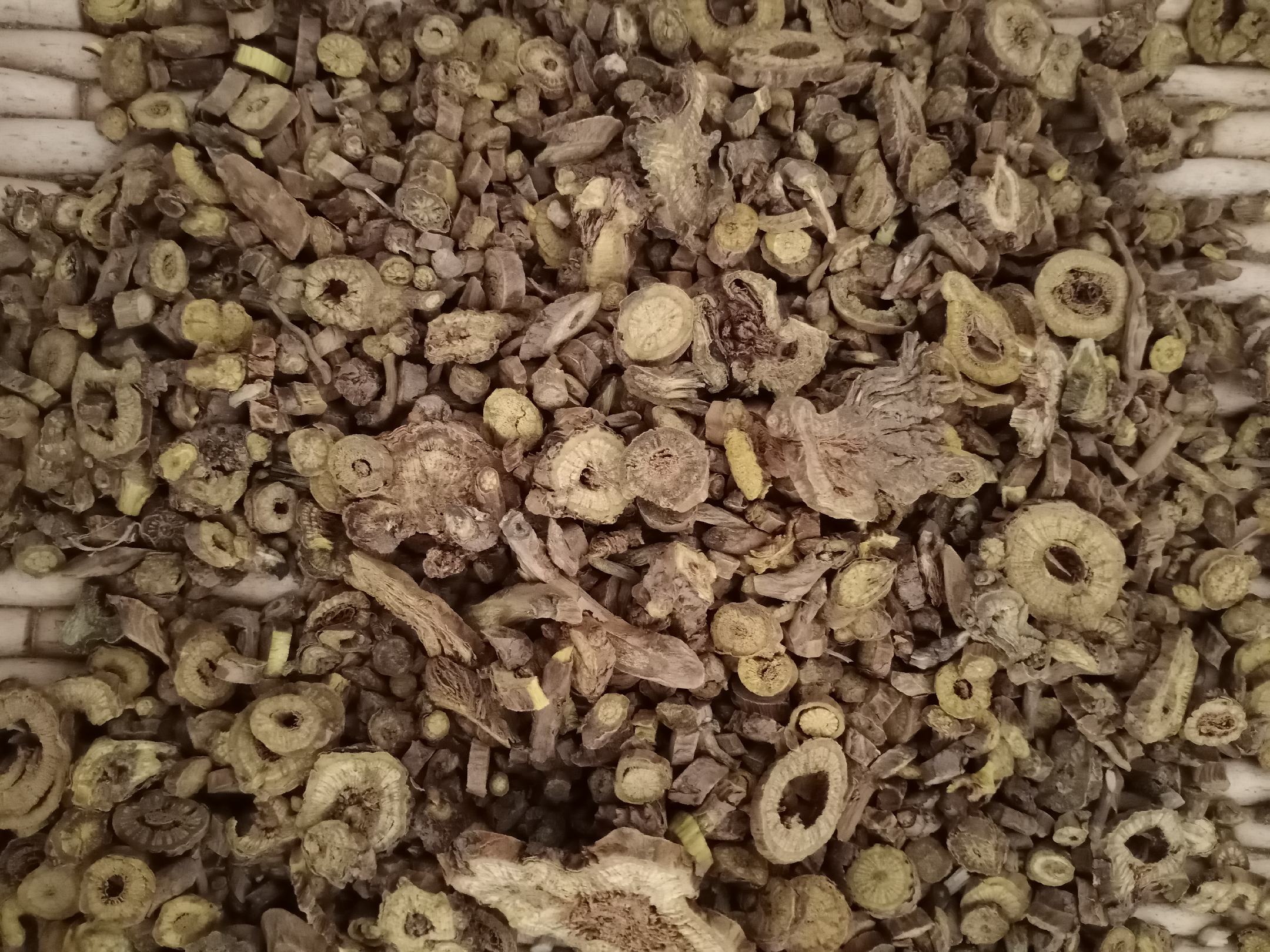 五苓散加黄芩在湿热病症中的应用示意图,展示湿热病理与中药调理机制 五苓散加黄芩在湿热病症中的应用