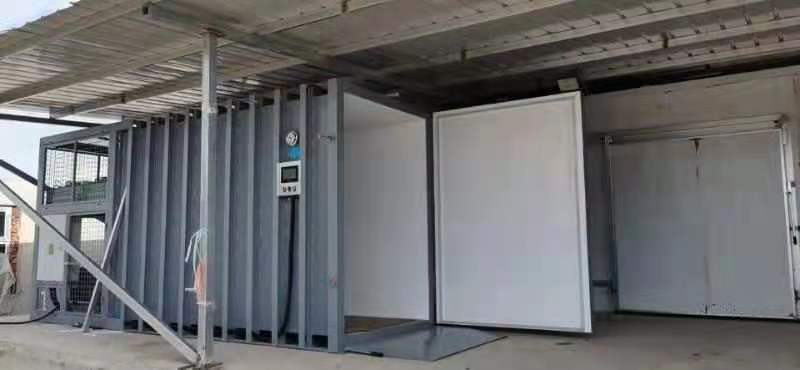 展示现代化蔬菜保鲜库的内部结构,包括恒温设备与货架布局 蔬菜保鲜库内部结构