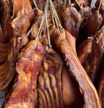 [批发]带骨五花腊肉腿子肉混批地摊一手货源库房大量现货供应价格21.