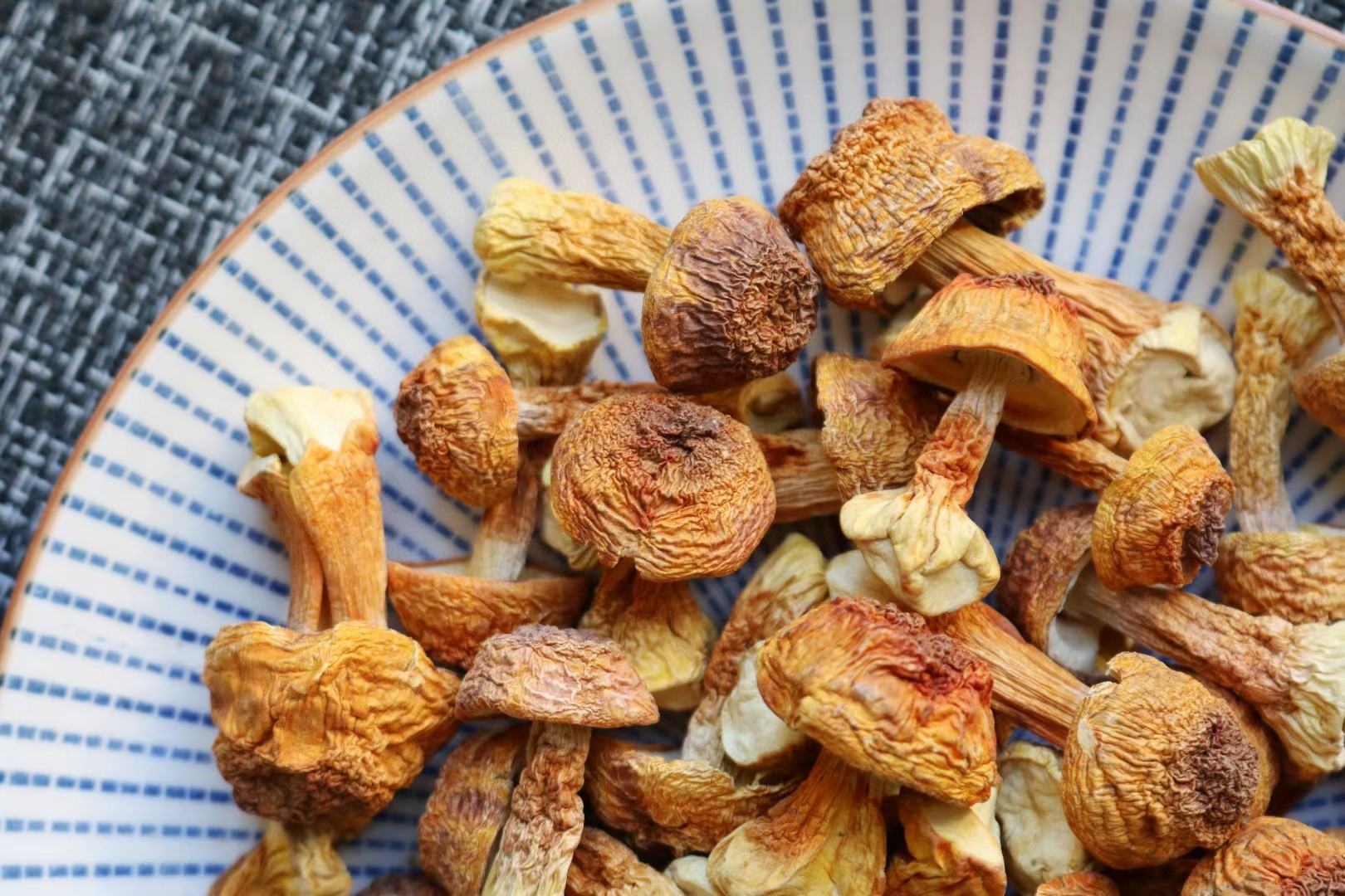 展现姬松茸炒牛肉的成品图,色泽鲜亮,食材分明 姬松茸炒牛肉成品图