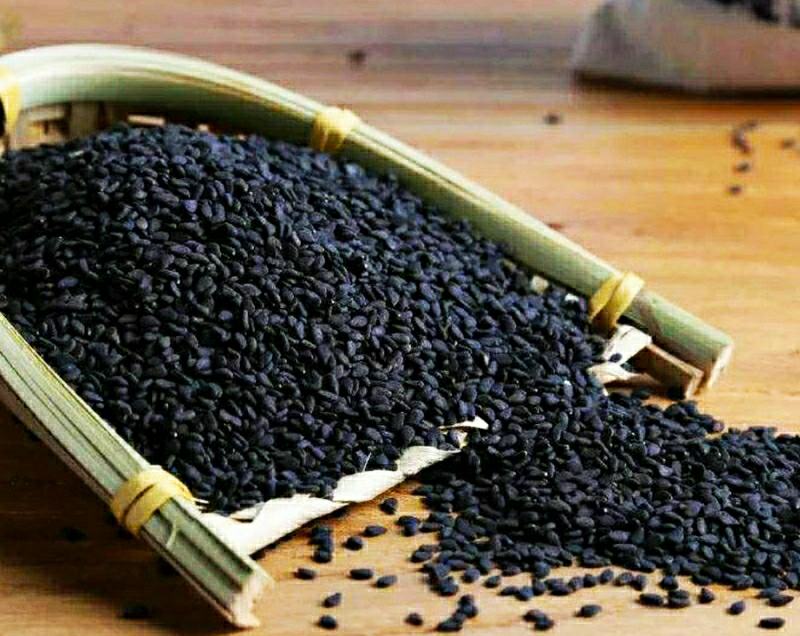 芝麻脱粒与筛选过程