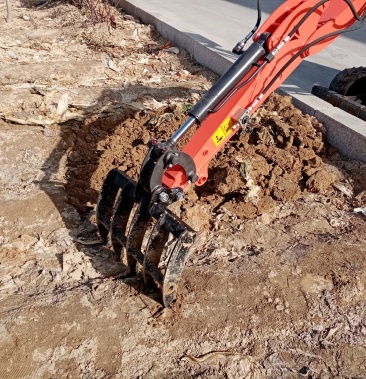 [挖掘机批发]松土耙 挖机松土耙 小型挖机松土用 果园挖机栽树价格