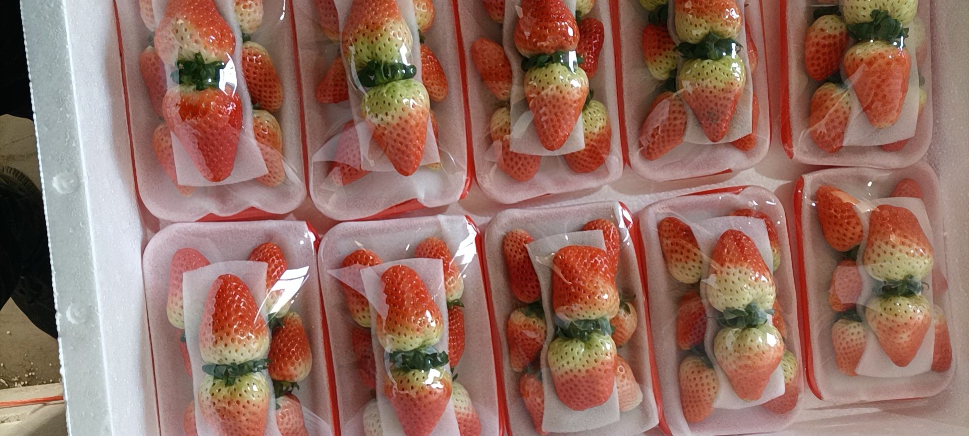 奶油草莓营养成分信息图